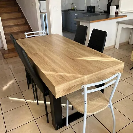 Maison Avec 4 Et Tv Dans Chaque *